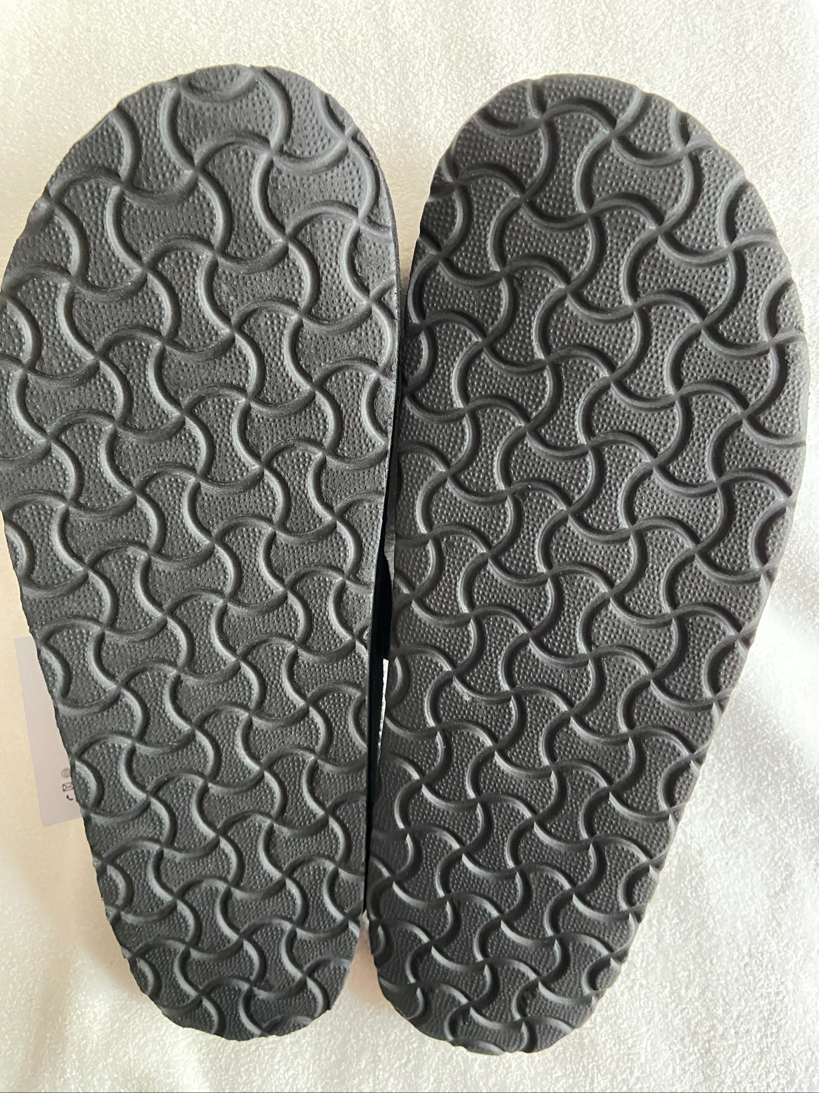 Mule/Sabot em couro preto•unissex•tira com velcro•41•Alias MAE – photo 7